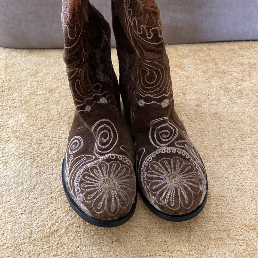 Embroidered Brown Suede Knee-High Boots - Women - Picture 3 of 16